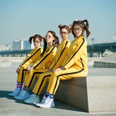 T-ARA & 筷子兄弟- 小苹果 Little Apple !