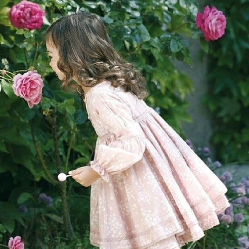 إنّ الفُؤَاد إذَا أحبّ فَإنَّهُ يُمسِي ويُصبحُ هَائِماً فِي كُل حِينٍ ")