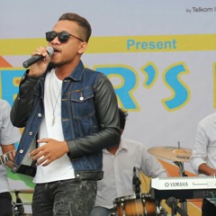 Bertubi tubi - Krisdayanti cover (live at plaza inn hotel kendari)