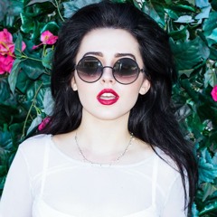 Beauty Queen [Fiona Grey Single]