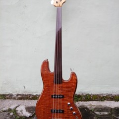 Fretless Jazz Bass Custom With Squier Affinity Neck