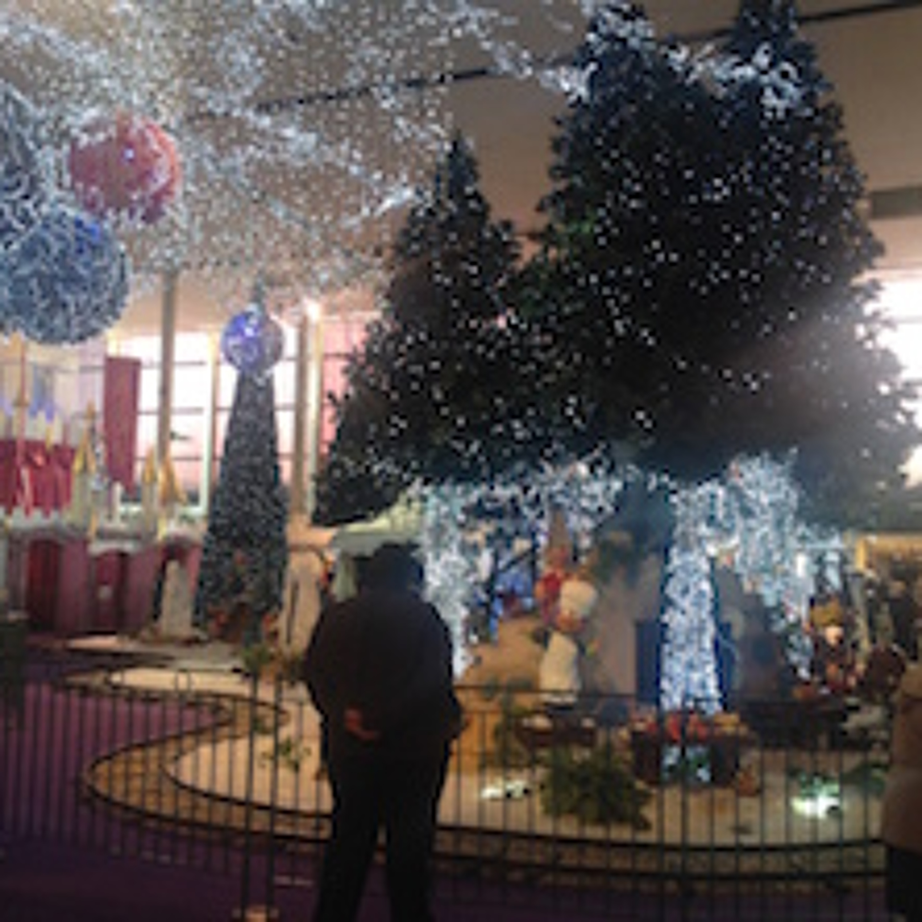 James Gladson - I'd Love To Keep A Little Bit Of Christmas episode artwork
