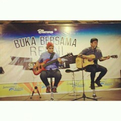 Jadi ini cuma mau ngenalin project saya dengan adek saya @satrioooot (Satrio) yang bernama "Two Brothers" yang ber formasi saya (Radityo) sebagai vocal + gitar dan (Satrio) sebagai bass. Mohon doanya supaya project kami selalu di beri kelancanan untuk ked