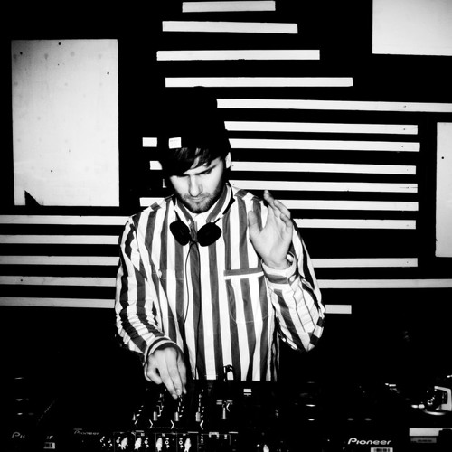 Peter Invasion - Daressalam | Loco Mix Series #002