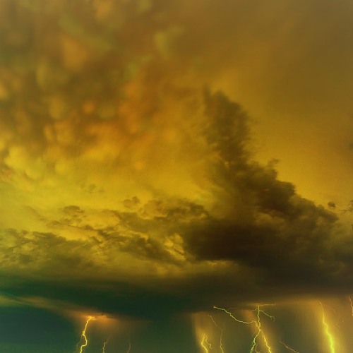 Hardstyle from the thunderclouds Episode 007