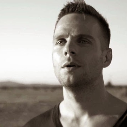 Tom Goss - Illuminate The Dark (NINETEEN69 Original Mix)