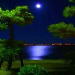 موسيقى احنا والقمر جيران