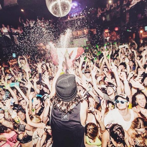 Pyramids(Original Mix) vs Turn up the speakers ( Original Mix)-Mashup