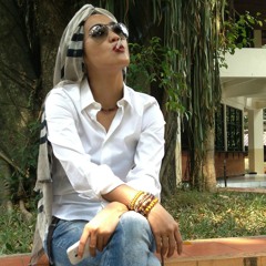 Inna Kamarie on Vocal & Guitar with Cat Size