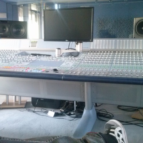 RAPSUSKLEI &amp; THE FLOW FANATICS - CAER Y LEVANTARSE Con SR. WILSON