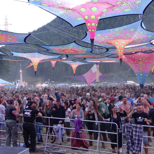 Meeloo vs Dualism - I beg you (Burning Mountain Full Live version)