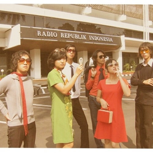White Shoes and The Couples Company - Senandung Maaf