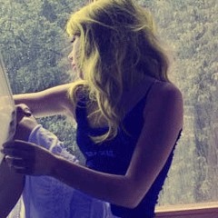 چشمات چه مهربونه .الهه