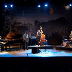 06 D. P. A (En Vivo)