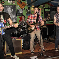 Tom White & Mad Circus-7es Busz