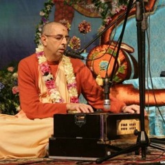 Jay Radha Madhav & Hare Krishna Kirtan - HH Niranjana Swami