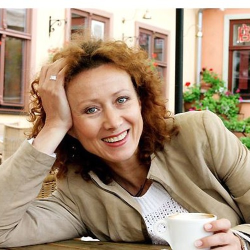 Chiroyli qizni guruh jinsiy aloqa qilishga kondirishdi.