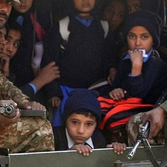 Mein Aisi Qaum Se Hoon Jiske Woh Bachon Se Darta Hai - Tribute to martyrs of Peshawar attack