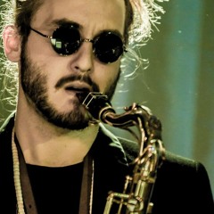 Thomas Lumley Saxophonist extraordinaire!!