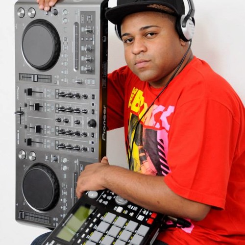 MC PÉ DE PANO == HOJE EU VOU CAIR PRA PISTA == DJS JHONATTA , CHARMOZINHO & MUMÚ ==