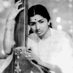 Lata Mangeshkar & Sudhir Phadke - Raat Ardhi Chaand Ardha - Maharani Yeshubai (Marathi)