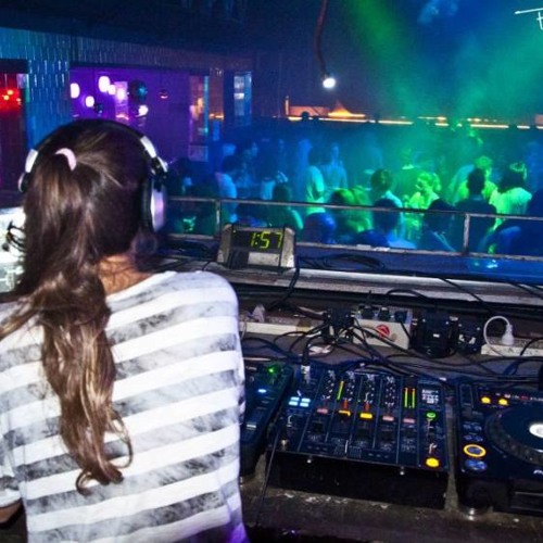 Daniela-Cast-djset-Julio2011