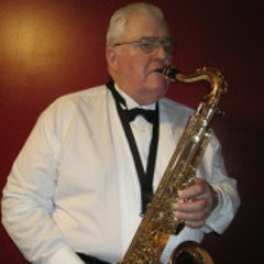 The OLDSAXMAN playing and singing When I Fall In Love