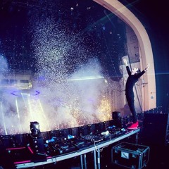 Alesso Playing: Blame/Turn It Around (Alesso Mashup)