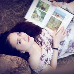 Trăng dưới chân mình - Thanh Tuyền