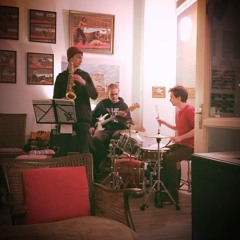 Koyote3000 Trio - Naima (live im café köpenick)