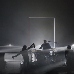 Head. Cars. Bending- The 1975 (Empty Arena)