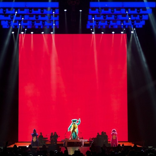 On My Own (Live From Denver) - Bangerz Tour - Miley Cyrus