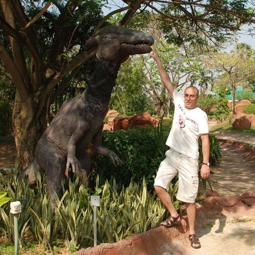 VOLKAN KONAK-GÖKLERDE KARTAL GİBİYDİM