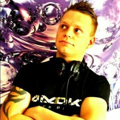 Adrian Bieniek - Run to You