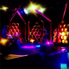 Ochr Arall (15 - Y Trŵbz)