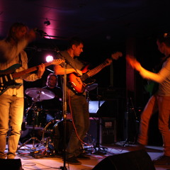 Auringon kukko, Pommia Persiaan (älkää harkitkokaan)