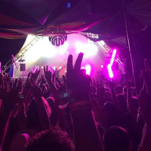 04 Hugo & Treats - Move Crowds