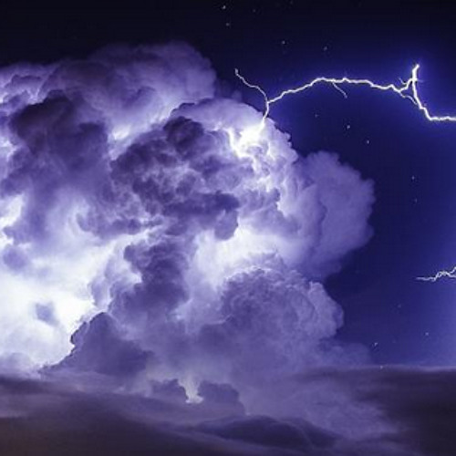 Photon's Thunderstorm Capacitor