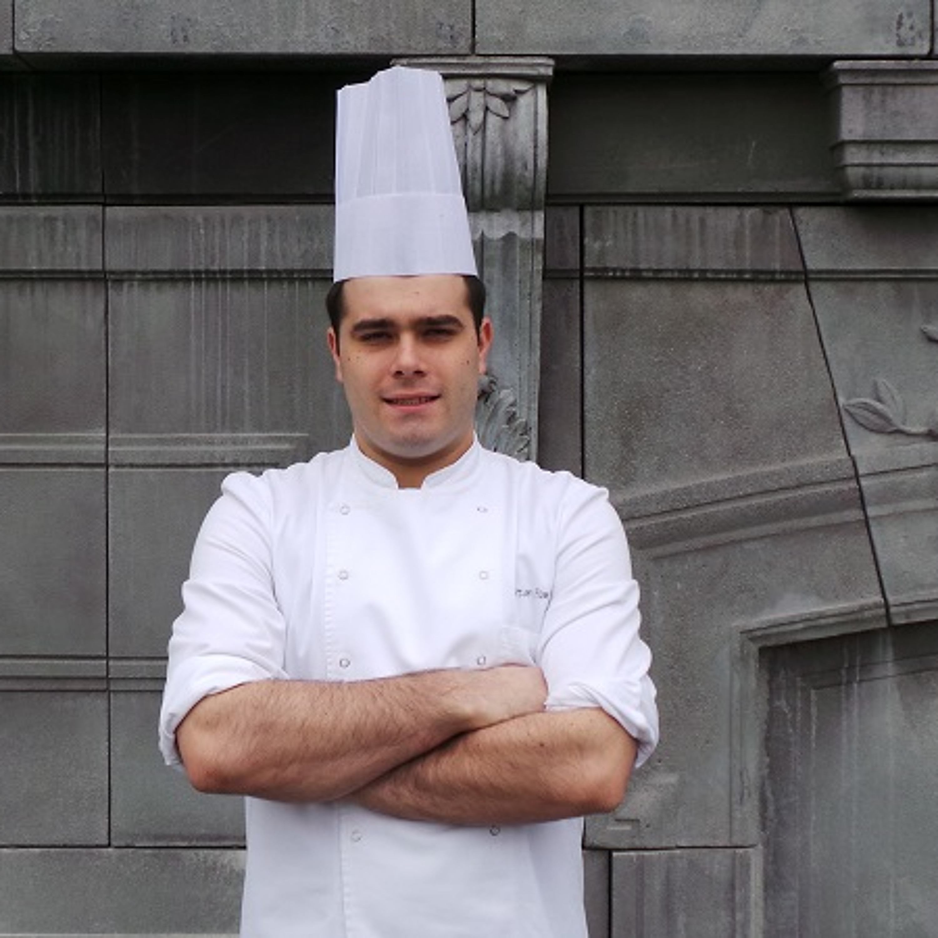 Interview de Gaëtan Fiard - Sous-Chef Pâtissier des restaurants du Fouquet's episode artwork