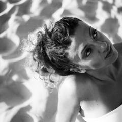 Mijamy się (śpiew, fortepian, muzyka: Iwona Kmiecik; słowa: Piotr Trysła)