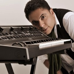 "I hear you now" (Vangelis)on a MOOG Little Phatty - By Herlon Robson