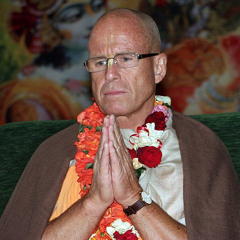 Bhakti Bringa Govinda Sw Bhajan - Srita Kamala - 2003 - 06 - 05 SVD Farm