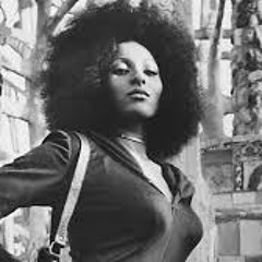 LONG TIME WOMAN - PAM GRIER- POR PINA GONZÁLEZ