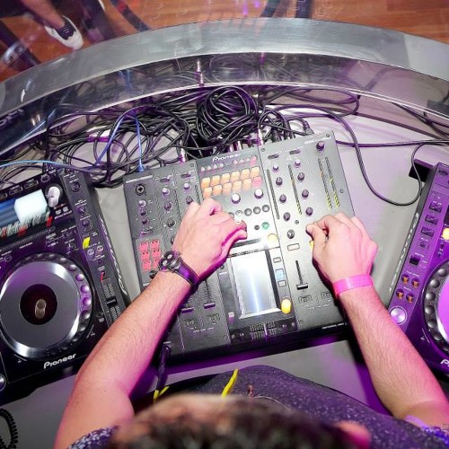 Martin Roth - An Analog Guy In A Digital World ( J Kar Live Edit)