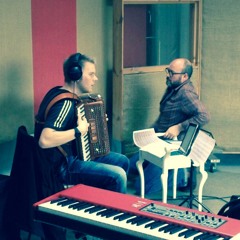 Off The Beaten Track_Tom Orr Band_available from www.tomorrmusic.co.uk