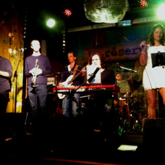 Walking Out (live @ Reservoir Paris - March 2015)