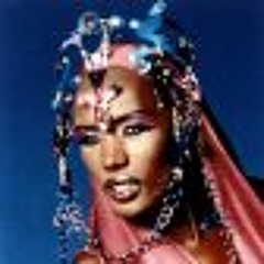 Grace Jones _-_ "Pull Up To The Bumper" -(Live FuNk, on Jools Holland, '08)-