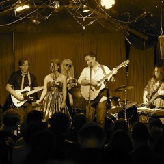 No One Else Around (Live At Amnesia)