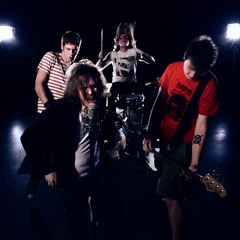 Elävät kuolleet elävät - Jee!