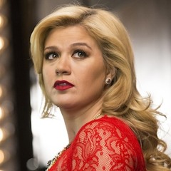 Kelly Clarkson -- "Give Me One Reason" - Tracy Chapam cover. live 3/2015